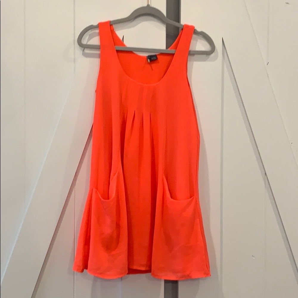 Neon flowy mini with pockets!